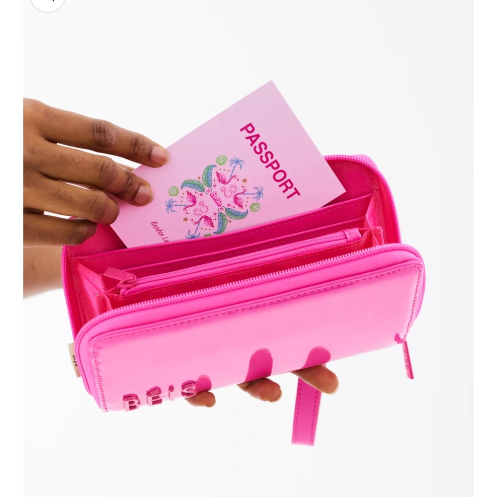 Beis X Barbie travel wallet - Picture 6 of 7